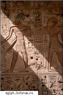 faraonii ramses iii(scena interiorul templului)