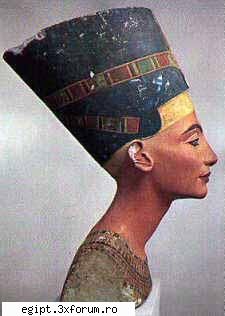 Akhenaton & Nefertiti - Nefertiti - profil - bust din calcar pastrat la - POZE