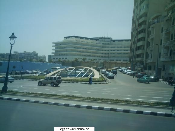 Alexandria - "perla Mediteranei" - acelasi monument al scribului - Egiptul modern