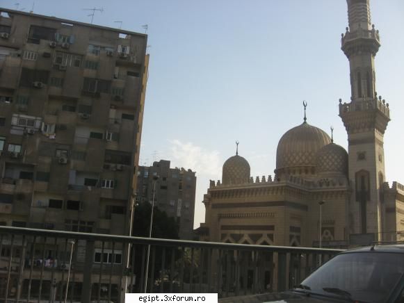 una din sutele de moschei ...... si din nou cladirile cenusii si triste cairo in anul 2008