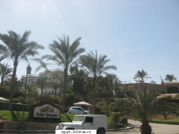 unul dintre hotelurile aflate in cel mai mare complex turistic din cairo ....este situat la una