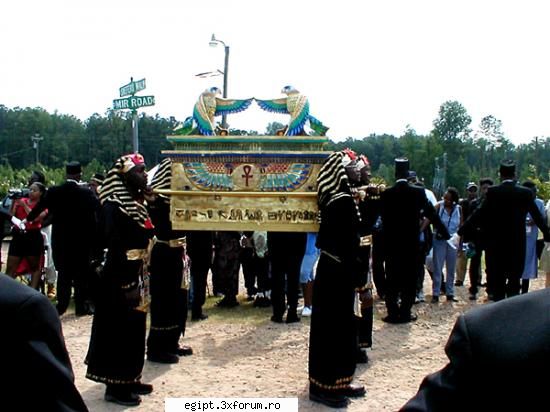 Chivotul legii - Au!Ma supara treaba cu Ankh-urile! Revenind la - ENIGME