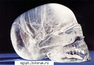 in ultimele doua secole, in diferite locuri ale lumii au fost 12 cranii realizate din cristal,