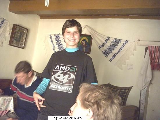 am si io dar una cam nasoala 
din pacate asta e singura care are sub 200kb poze cu userii forumului