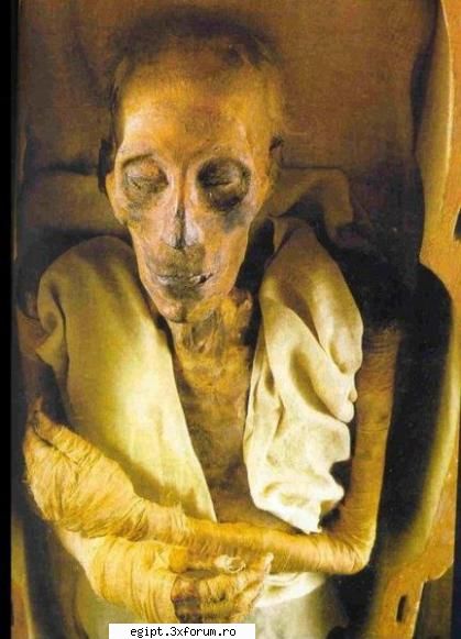 ramses a fost fiul faraonului seti i şi a reginei tuiana. a devenit faraon la v�rsta de 16-20