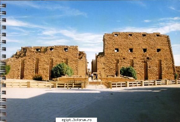 Temple - templul de la karnak...am si o poza cu o sala din - POZE