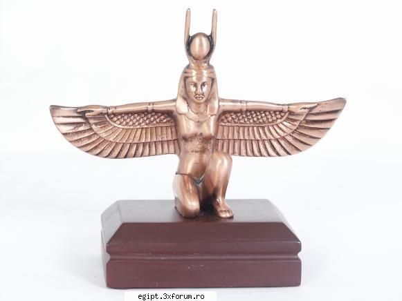 hathor este o parte (o fata sau o energie din isis) , zeita a vietii care se naste vaca, cu un disc